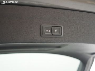 Car image 40