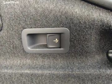Car image 32