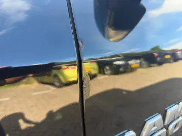 Car image 34