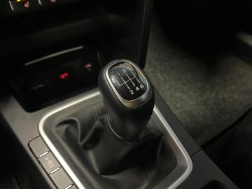 Car image 40