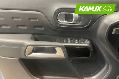 Car image 26