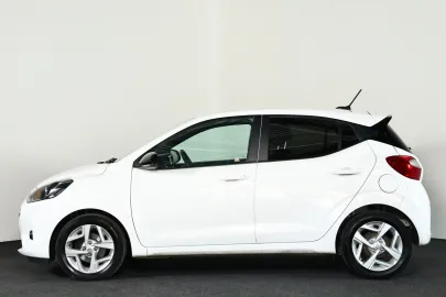 Car image 27