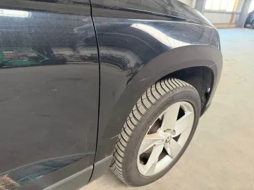 Car image 35