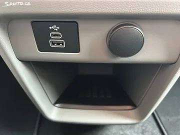 Car image 34