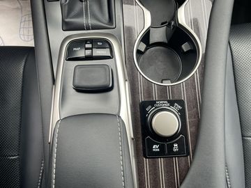 Car image 24