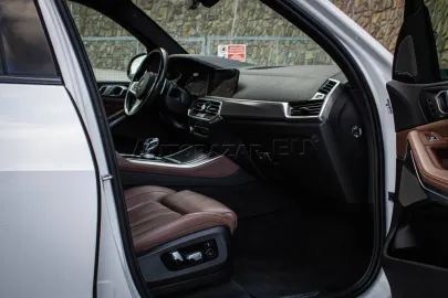 Car image 34