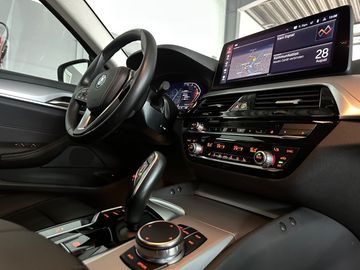 Car image 27