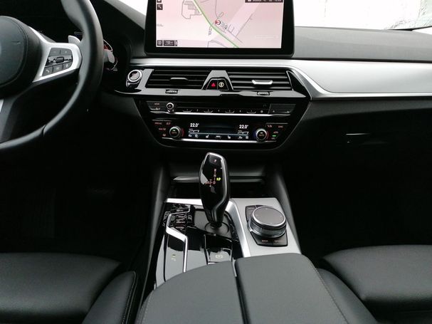 BMW 520d Touring 140 kW image number 11