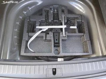 Car image 34