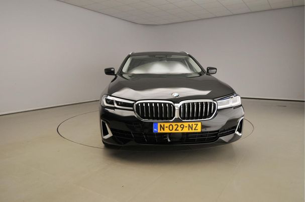 BMW 520i Touring 135 kW image number 2