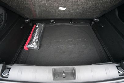 Car image 36