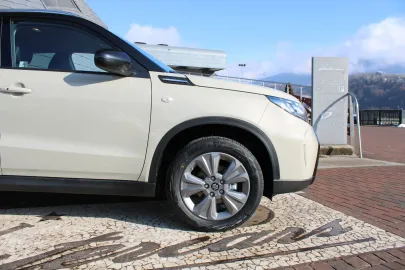 Car image 17