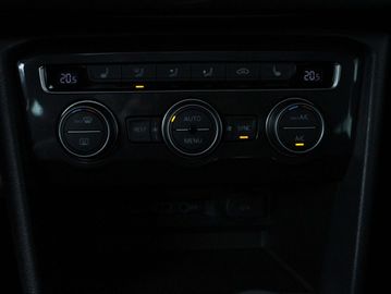 Car image 40