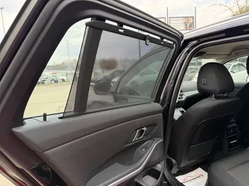 Car image 33