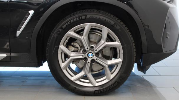 BMW X3 xDrive20i 135 kW image number 11