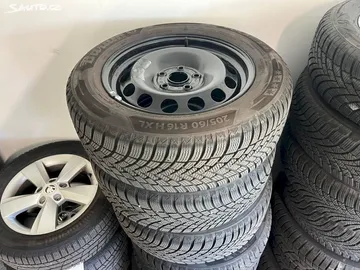 Car image 32