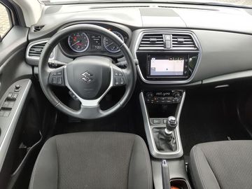 Car image 11