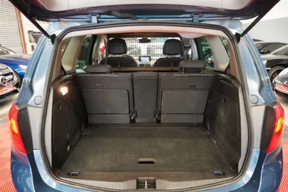 Car image 27