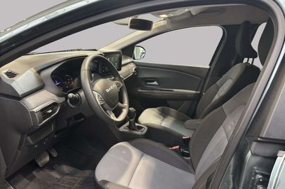 Car image 10