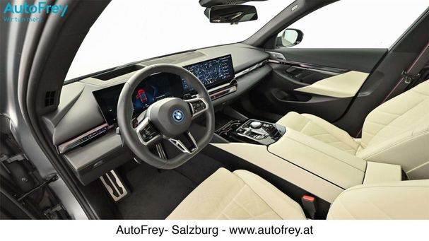 BMW 550 e xDrive 360 kW image number 16