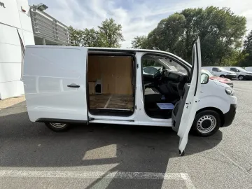 Car image 32