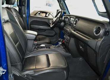 Car image 24