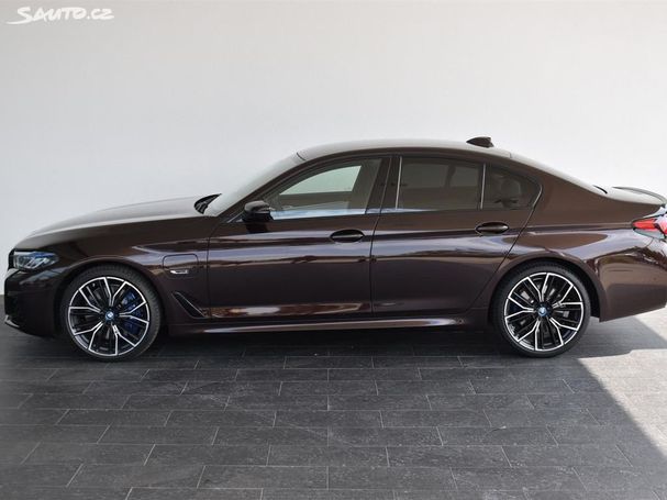 BMW 545 e xDrive 290 kW image number 3