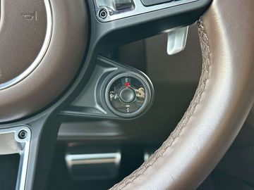 Car image 35