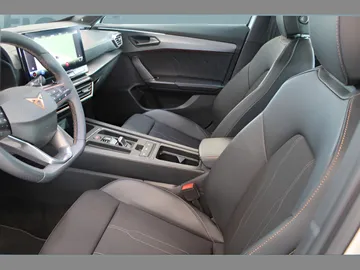 Car image 30