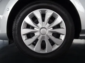 Car image 25