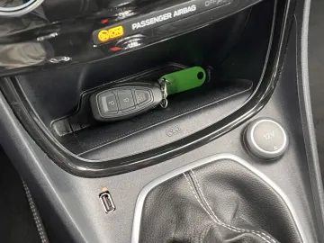 Car image 30
