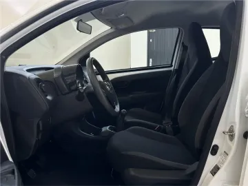Car image 27