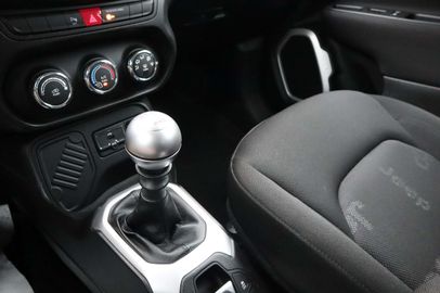 Car image 36