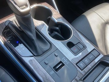 Car image 10