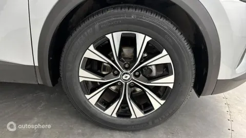 Car image 20