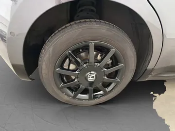 Car image 28