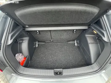 Car image 33