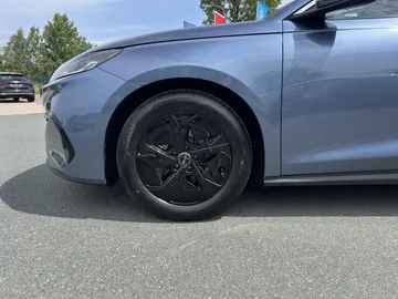 Car image 23