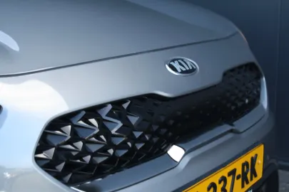 Car image 30