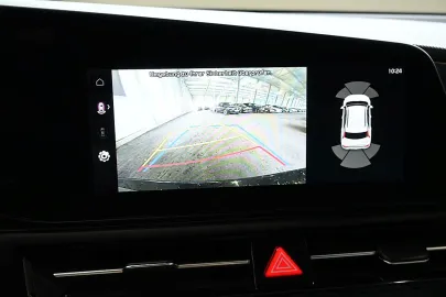Car image 24