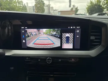 Car image 23