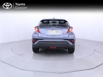 Car image 3