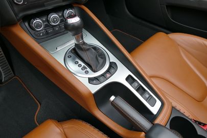 Car image 26