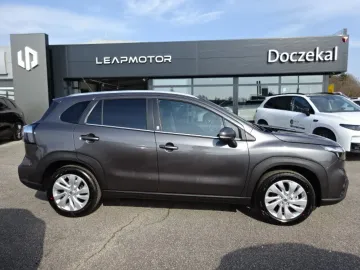 Car image 4