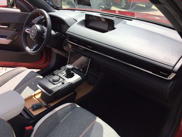 Car image 10