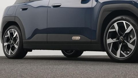Car image 24