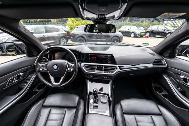 BMW 320i Touring 135 kW image number 23