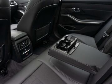 Car image 41