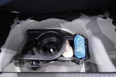 Car image 30
