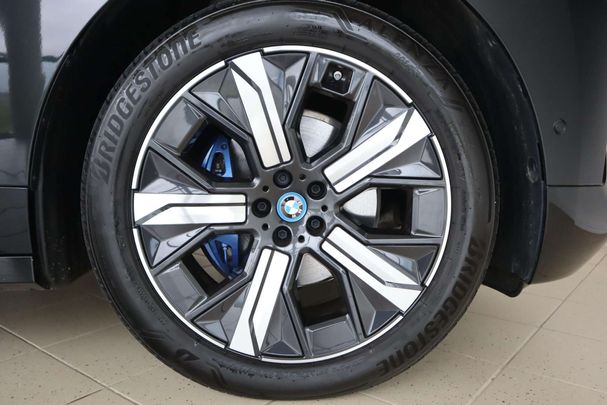 BMW iX xDrive40 240 kW image number 6